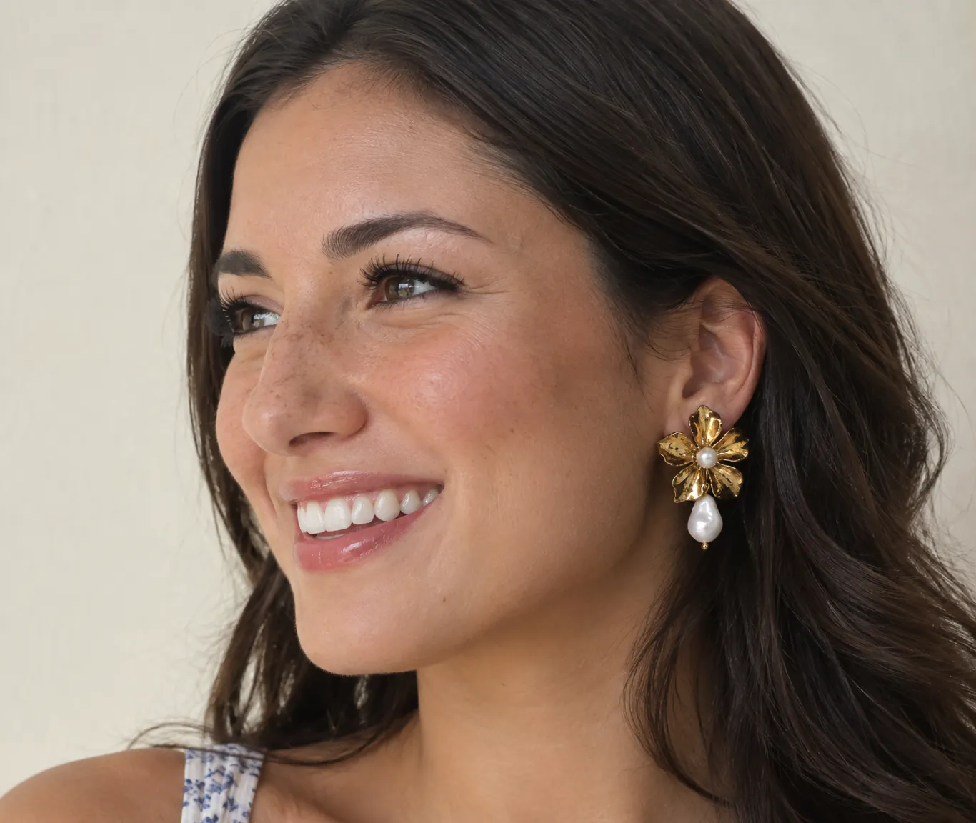 Sculptural gold earring